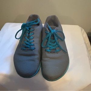 NoBull size 8 CrossFit shoes good used condition gray and teal/turquoise